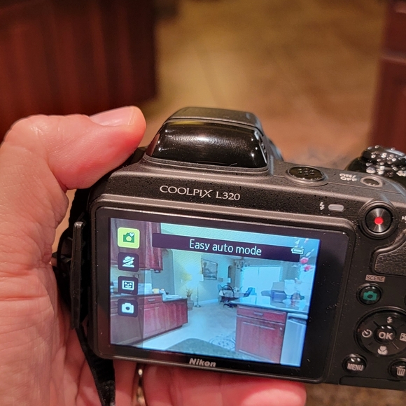 Nikon CoolPix L320 Digital Camera - Picture 9 of 10